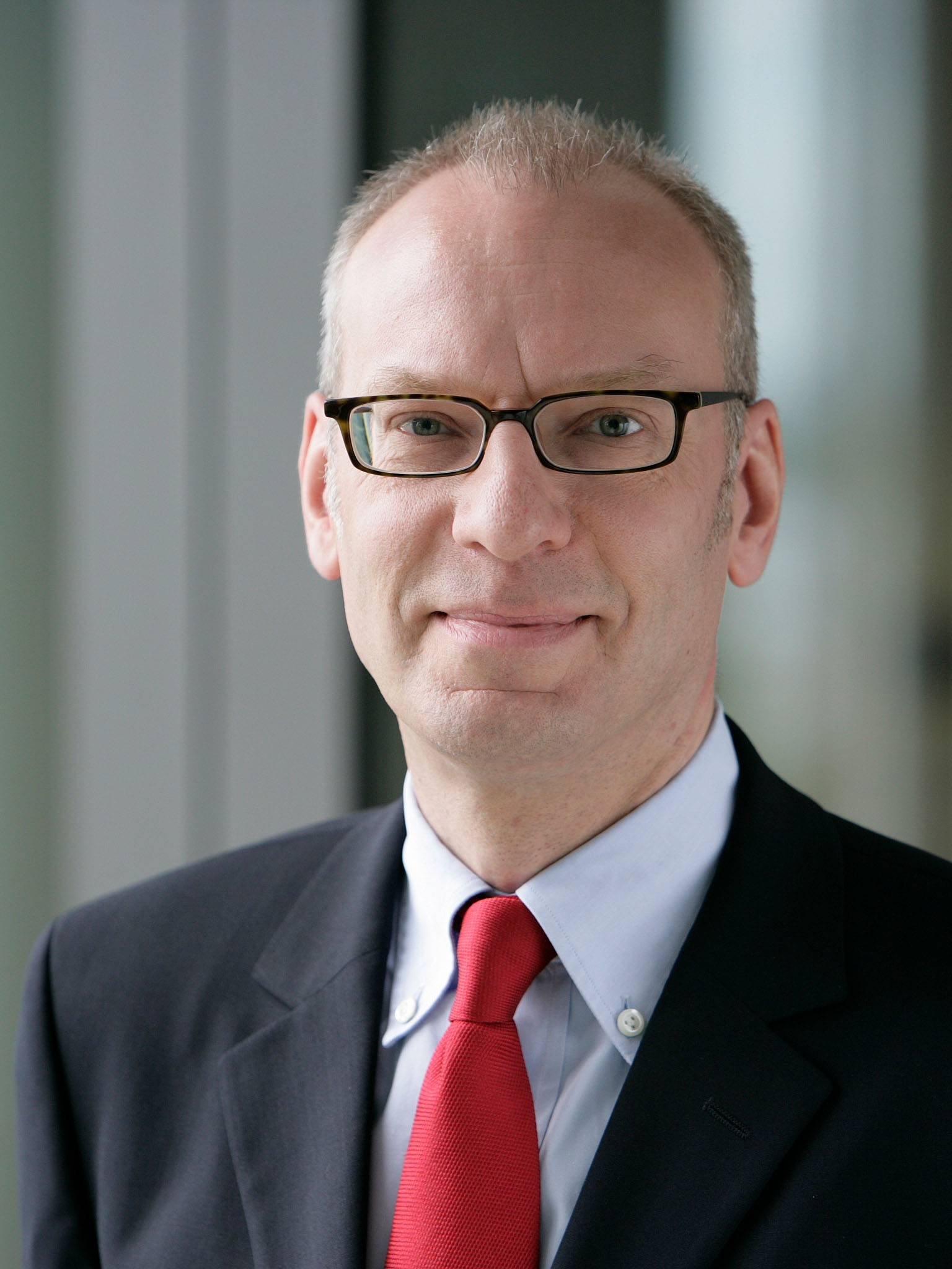 Dr Raimund Schütz