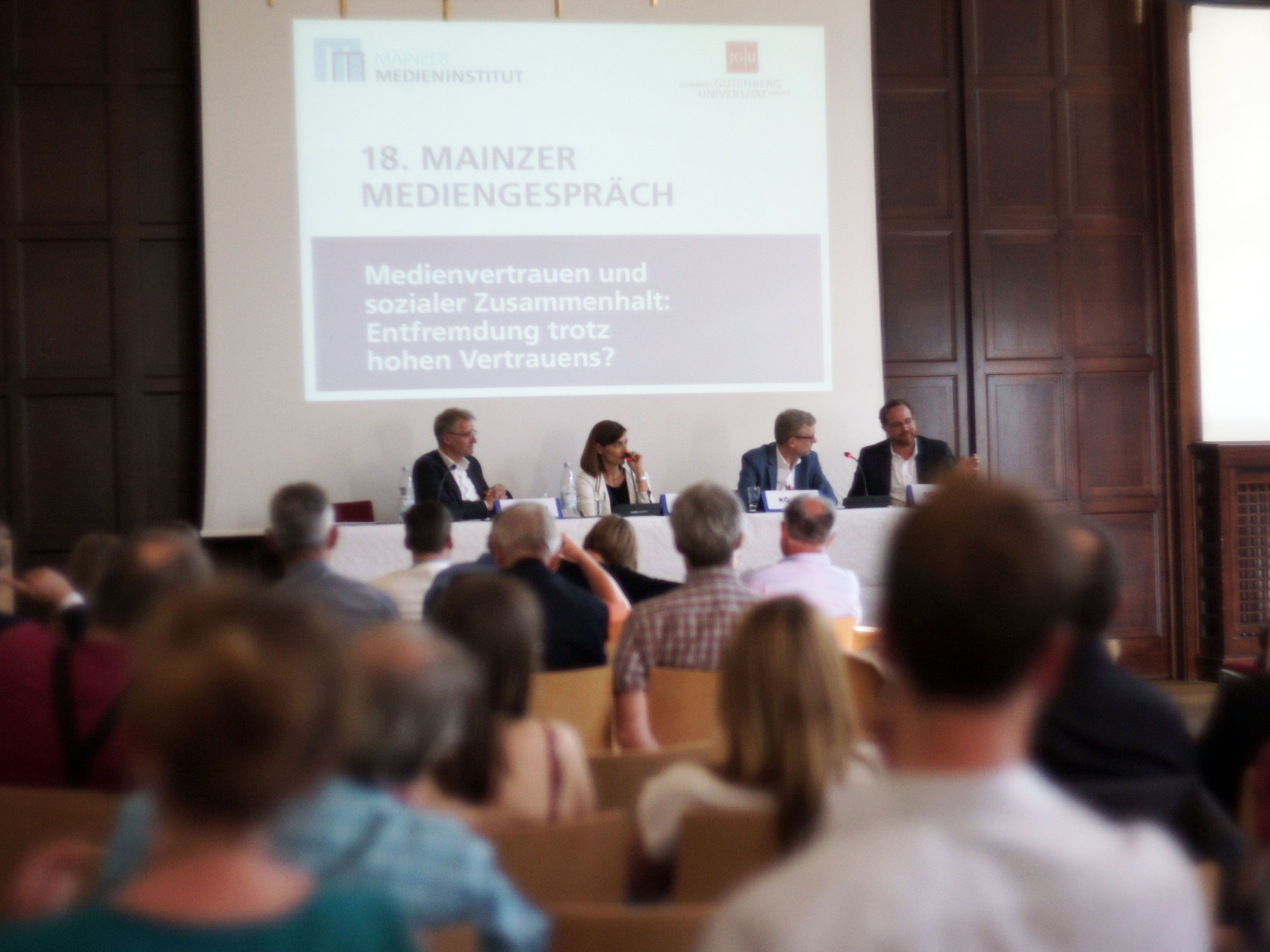 18. Mainzer Mediengespräch: Entfremdung trotz hohen Vertrauens? Eine Diskussion aus journalistischer Sicht
